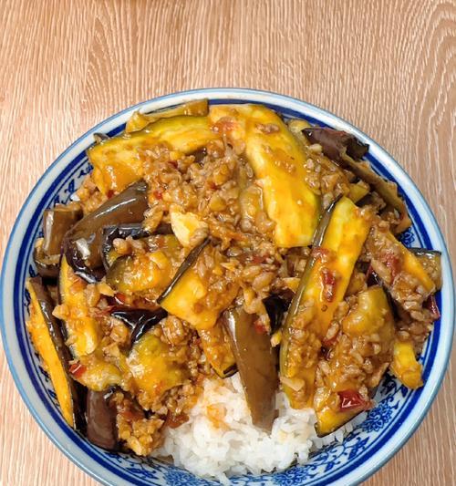 探寻十大美味盖浇饭的魅力（美食盛宴引诱着你的味蕾，来一场饕餮盛宴吧！）
