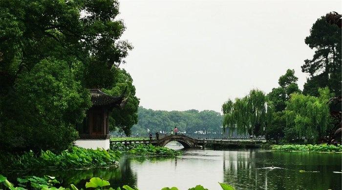 西湖十景景观特色分析（揭秘西湖美景，探索其独特之处）