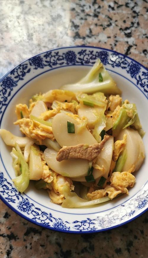 家常炒年糕，简单又美味（一道下饭的经典菜肴）