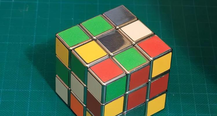 初学者玩魔方的技巧（简单易学的魔方解法及常见问题解答）