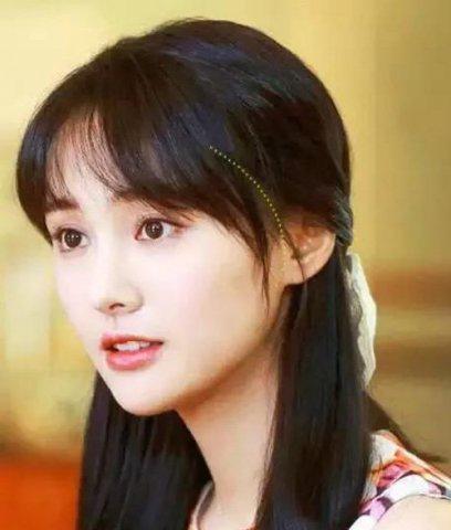 大脸妹子的时尚扎头发造型指南（如何通过扎头发来修饰大脸特征）