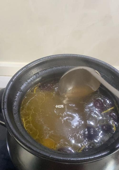 营养丰富的桂圆红枣乌鸡炖汤的制作方法