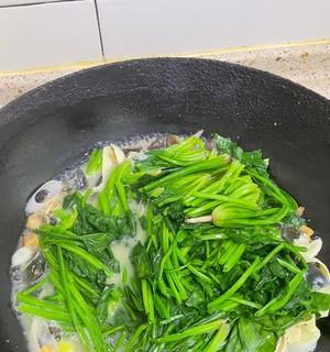 美味菠菜的简单烹饪方法（简单易学）