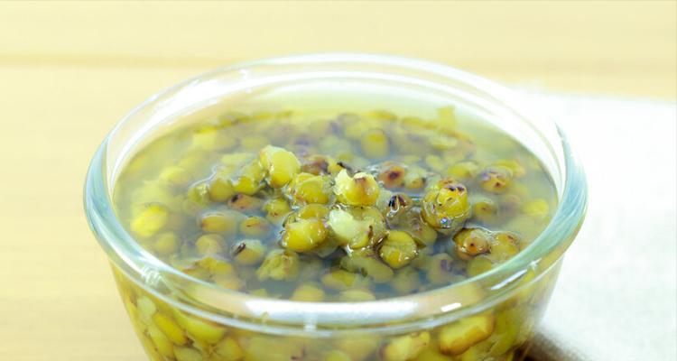 绿豆汤的小妙招，快速煮出美味（用「快速」解锁绿豆汤的烹饪秘密）