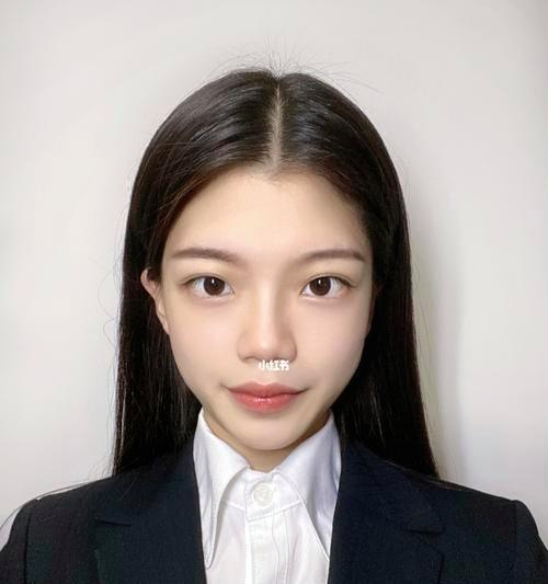 如何将照片转换成证件照（快速简单的证件照转换教程）