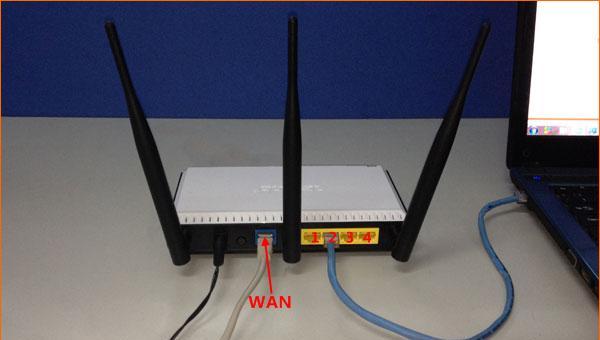 如何利用一个猫连接两个无线路由器实现更强信号覆盖（实现无缝切换与稳定连接）