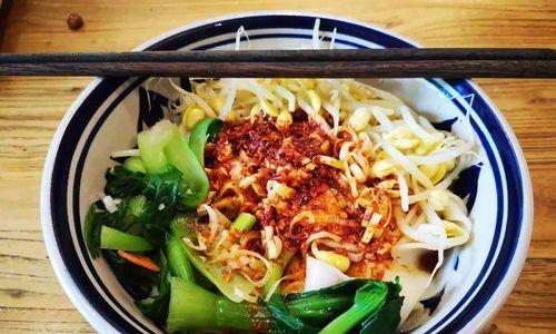 陕西八大怪包括哪些特色美食？这些美食背后的故事是什么？