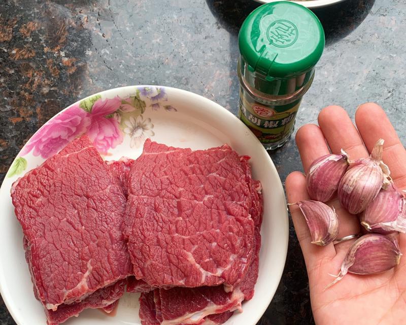 牛排怎么腌制才嫩好吃？掌握这些技巧轻松做出美味牛排！