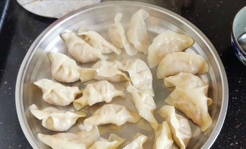 蒸烤一体机蒸的饺子和锅一样吗？视频完整版中有哪些详细信息？