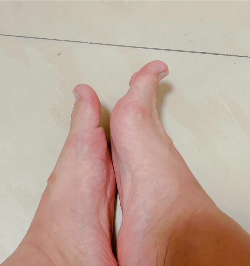 如何放置手机拍摄脚部照片更美观？