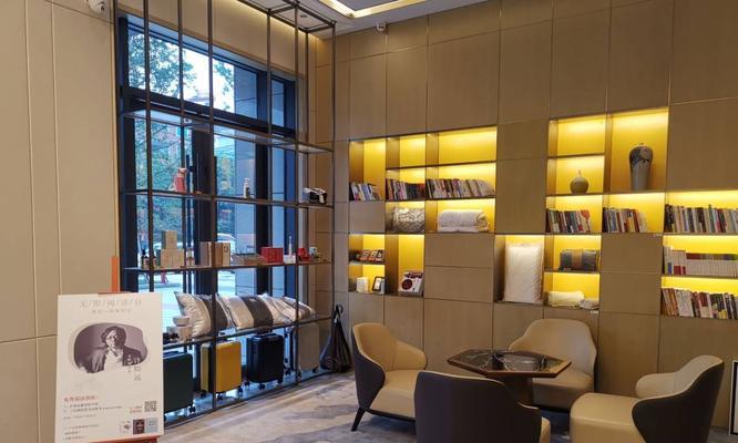 雅朵酒店投影仪开机方法是什么？