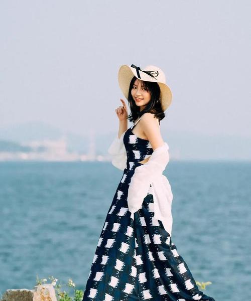 淑女拿手机拍照的正确姿势是什么？拍照效果如何？