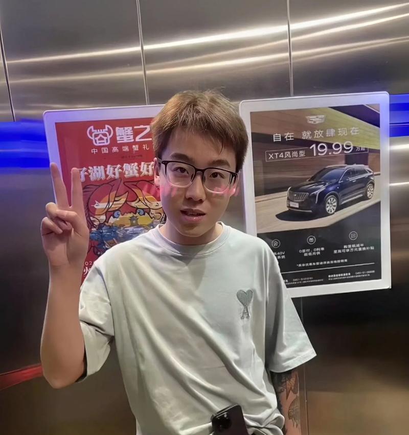陈泽在英雄联盟中获得的礼物是什么？
