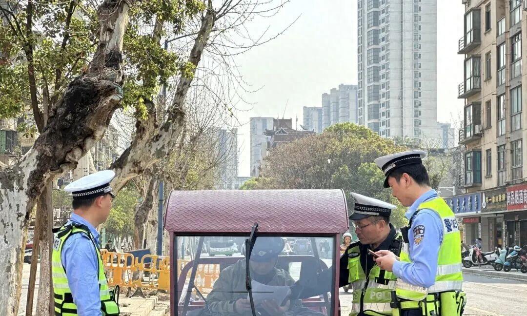 2月1日起，电动车、三轮、四轮车上路“1牌2证3不要”！处罚明确