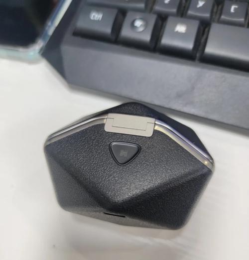 大鹅耳机怎么正确佩戴？佩戴时应注意哪些问题？